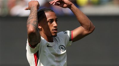 جواو بيدرو يسجل هدف تشيلسي الثالث في شباك باريس سان جيرمان 