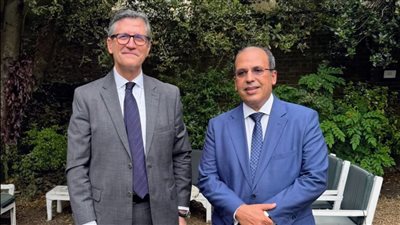 رئيس الجامعة البريطانية يلتقي سفير مصر بالمملكة المتحدة بمشاركة عدد من الطلاب