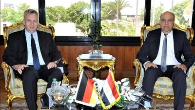 وزير الطيران المدني يبحث مع السفير الألماني تعزيز التعاون الثنائي وتوسيع الشراكات