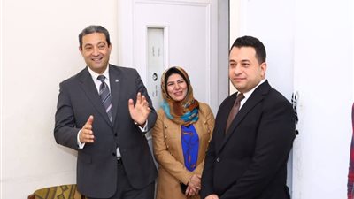 محافظ دمياط يتابع سير العمل داخل المقر المؤقت للديوان العام