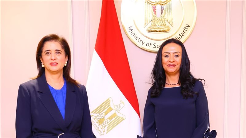 وزيرة التضامن والمدير