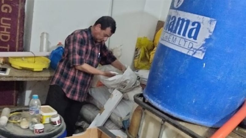 ضبط مصنع أسمدة ومبيدات