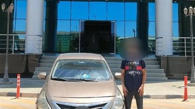 القبض على قائد سيارة سمح للأطفال بالجلوس على نوافذها أثناء سيره بالطريق الدائري