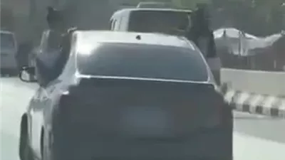 العقوبة المتوقعة لأب جلس أطفاله على نوافذ سيارته أثناء سيرها بالطريق الدائري