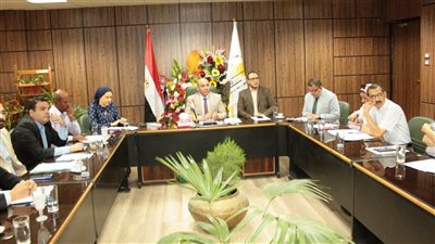 جامعة أسيوط تتعاون مع المحافظة لوضع خطة للتخلص الآمن من الكلاب الضالة