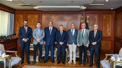 أسامة ربيع: هيئة قناة السويس حريصة على تفعيل التشاور مع العملاء لتلبية مطالبهم 