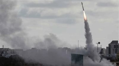 جيش الاحتلال يرصد إطلاق صواريخ من اليمن وانفجارات تهز القدس ومناطق أخرى