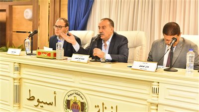 تنفيذي أسيوط يوجه بإعادة تدوير جراكن الغسيل الكلوي (صور)