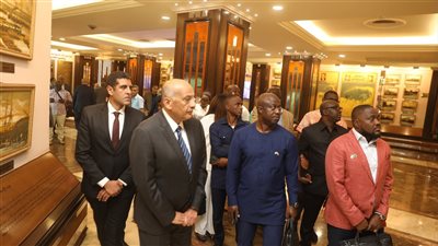 ميناء الإسكندرية يستقبل وفدا وزاريا من سيراليون لبحث التعاون المشترك