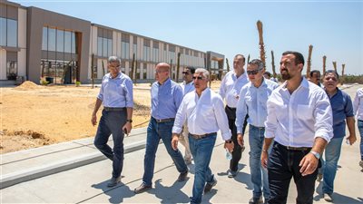 رئيس اقتصادية قناة السويس يتفقد منطقة 