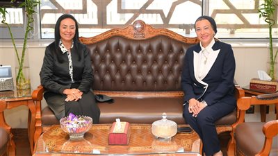 مايا مرسي: تدريب عناصر الهلال الأحمر حول منظومة تدوير المخلفات بطرق آمنة