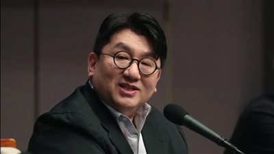 السلطات الكورية تتخذ إجراءات حاسمة ضد منتج الأغاني بانج سي هيوك