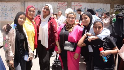 طالبة بالثانوية العامة بالقاهرة عن الأحياء: شكرًا للي حط الامتحان (فيديو)