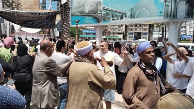 13 صورة ترصد احتفالات طلاب الثانوية العامة بانتهاء الامتحانات في الإسكندرية 