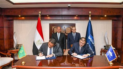 أسامة ربيع يشهد توقيع بروتوكول بين هيئة قناة السويس وبنك مصر للتعاون في مشروعات التطوير العقاري