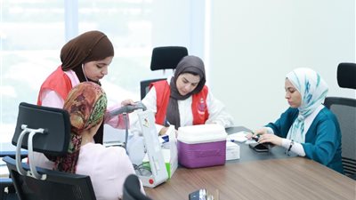 الصحة تنظم حملة لفحص الأمراض المزمنة والكشف المبكر عن الاعتلال الكلوي للعاملين بالحي الحكومي