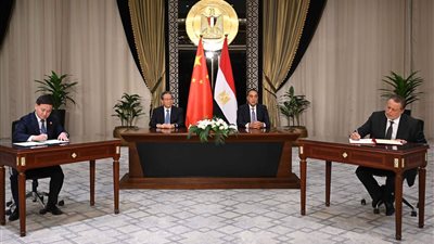 مدبولي يشهد توقيع مجموعة وثائق لتعزيز التعاون المشترك بين مصر والصين