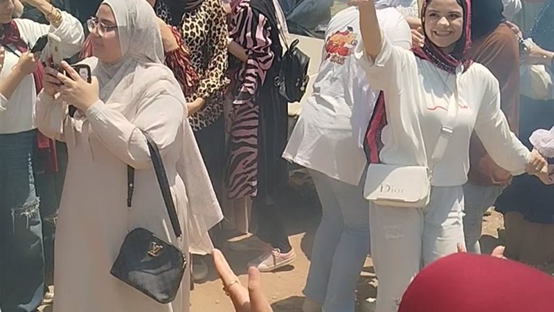 طبل وزغاريد وألعاب
