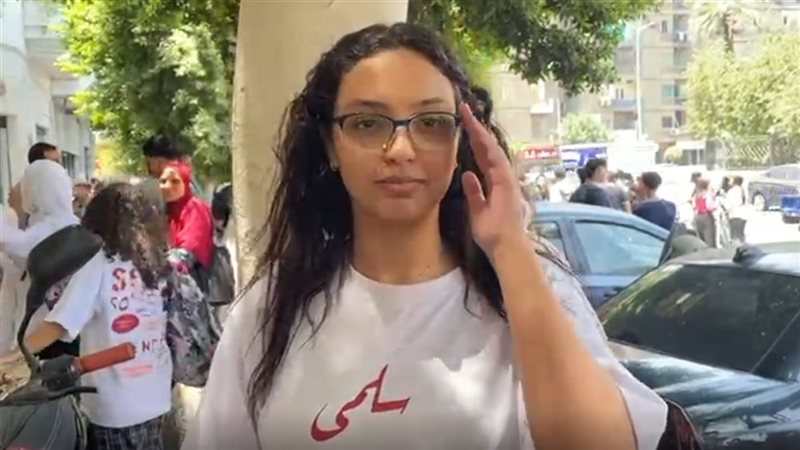 طالبة بالثانوية العامة،