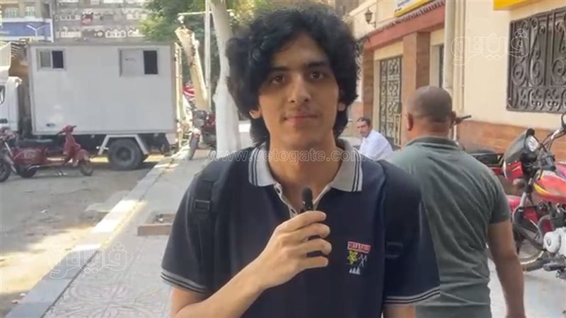 طالب بالثانوية العامة،