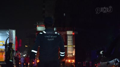 المعمل الجنائي يفحص حريقا شب بصالة ألعاب رياضية في الهرم 