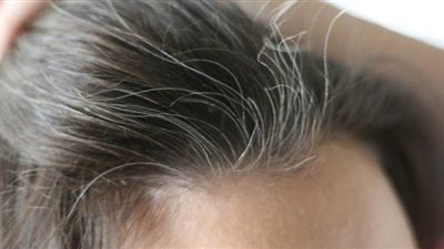 وصفة طبيعية لتقوية جذور الشعر وعلاج الشيب 