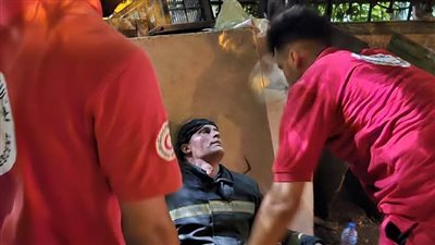 فرق طوارئ الهلال الأحمر المصري تتوجه إلى سنترال رمسيس بعد تجدد اشتعال النيران