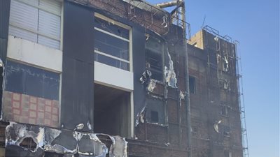 بدء عمليات تبريد حريق دبي مول بالشيخ زايد بعد إخماده (صور) 