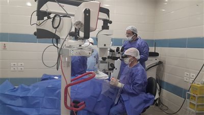 خبير مصري عالمي في علاج الجلوكوما يجري 6 جراحات دقيقة مجانا بمستشفى عيون دمنهور