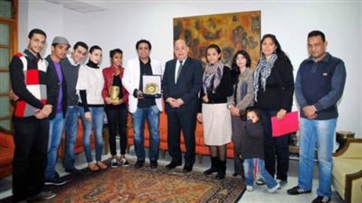 فرقة المسرح المصري تدعو وزير الثقافة لمشاهدة «وجوه» في موسمها التاسع