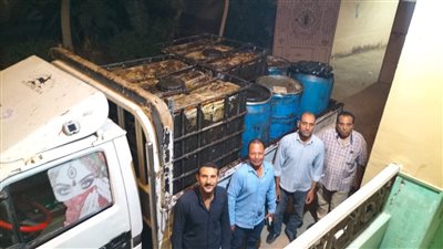 التحفظ علي 3.3 أطنان زيت طعام مستعمل قبل إعادة طرحها بالفيوم