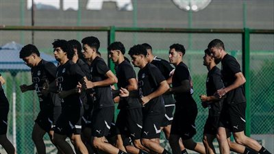 تدريبات بالكرة وجمل تكتيكية وفقرة بدنية في مران منتخب الشباب (صور)