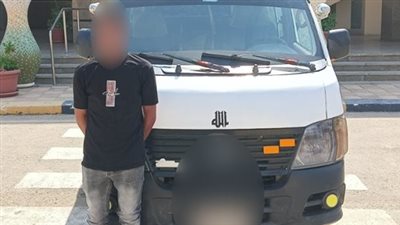 ضبط سائق ميكروباص قاد سيارته عكس الاتجاه على كوبري بالعاشر من رمضان