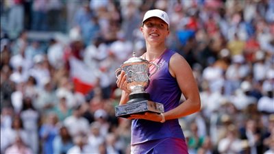 إيغا شفيونتيك تكتب تاريخا جديدا في ملاعب التنس العالمية