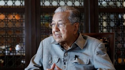 نقل مهاتير محمد إلى المستشفى بعد احتفاله بـ عيد ميلاده الـ100