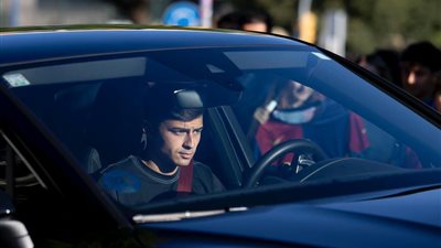 وصول لاعبي برشلونة لبدء معسكر الإعداد للموسم الجديد (صور)