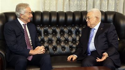 أبو مازن مطالبا حماس بتسليم سلاحها: الحركة لن تحكم غزة في اليوم التالي لوقف الحرب