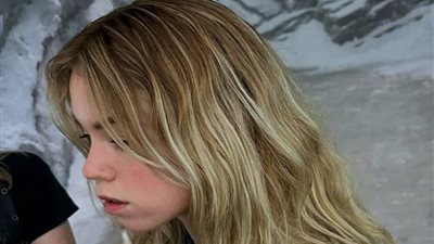 أول صور رسمية لـ ميلي آلكوك في شخصية Supergirl 