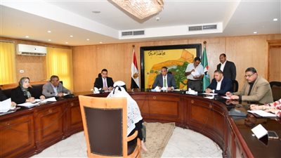 فرص عمل وعلاج علي نفقة الدولة في لقاء محافظ الفيوم بالمواطنين