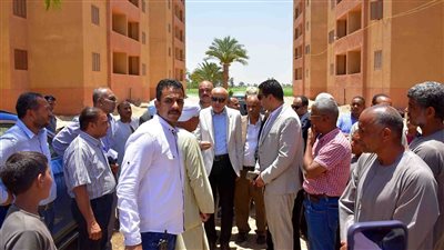 محافظ الأقصر يتفقد عمارات الزينية ويوجه بسرعة استكمال المرافق وتسليم الوحدات