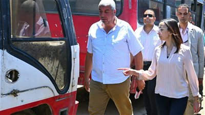 محافظ البحيرة تتابع أعمال رفع كفاءة أتوبيسات النقل الداخلي