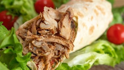 طريقة عمل شاورما الفراخ أكلة سريعة التحضير ومغذية