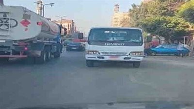 ضبط سائق سيارة نقل خالف قواعد المرور وسار عكس الاتجاه في غمرة