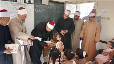 رئيس قطاع المعاهد الأزهرية يتفقد النشاط الصيفي لتحفيظ القرآن الكريم بسوهاج (صور)