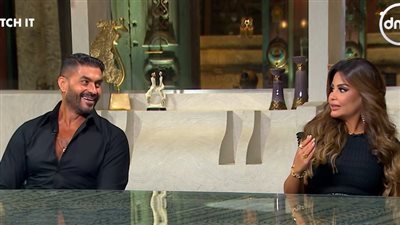 خالد سليم يفاجئ زوجته في اليونان: الحب ما بينتهيش بعد الجواز (فيديو)