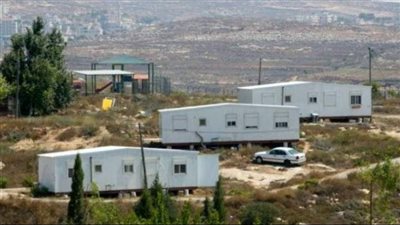 إسرائيليون ينصبون منازل متنقلة وخياما في نابلس تمهيدا لإقامة بؤرة استيطانية جديدة