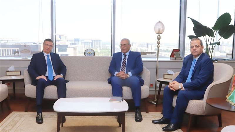وزير الزراعة وسفير