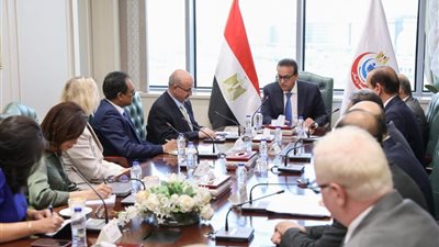 عبد الغفار يستقبل وفد الصحة العالمية لتجديد الاعتماد الدولي لهيئة الدواء المصرية 