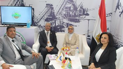 نائب محافظ الوادي الجديد تزور جناح شركة فوسفات مصر بمنتدى التعدين 