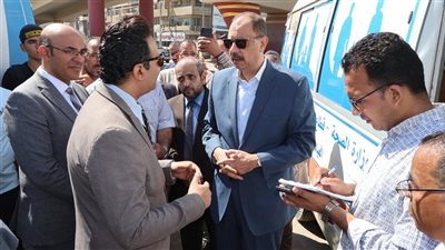 محافظ سوهاج يتفقد انطلاق حملة 100 يوم صحة من ميدان الثقافة (صور)